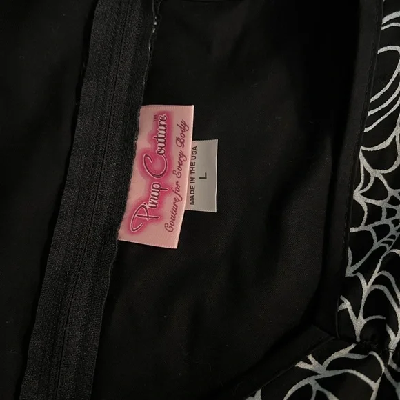 Pinup Couture Heidi dress in spiderwebs - Picture 4 of 4